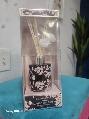 Japanese Cherry Blossom Reed Diffuser - Black & Pink Floral